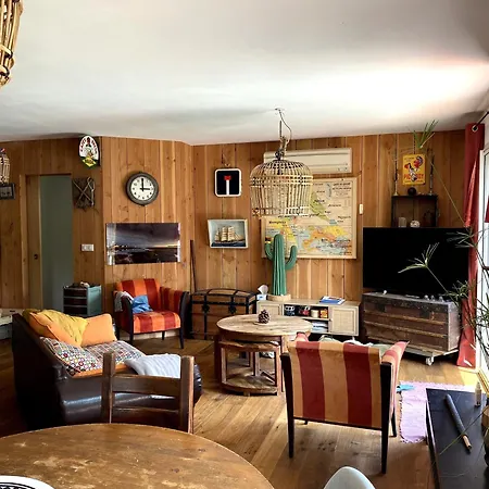 Maison Bois Flotte 度假居 *