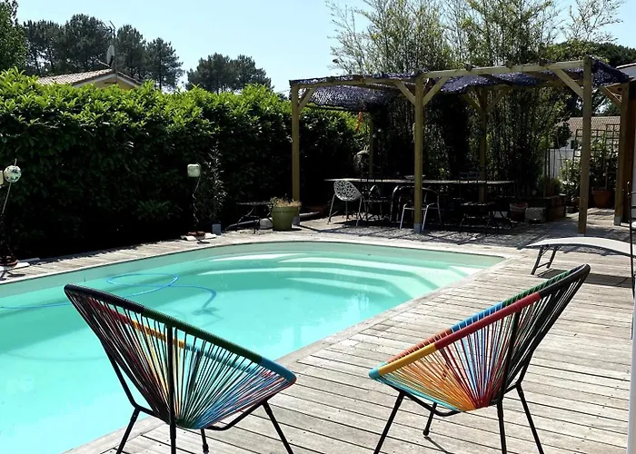Holiday home Maison Bois Flotte